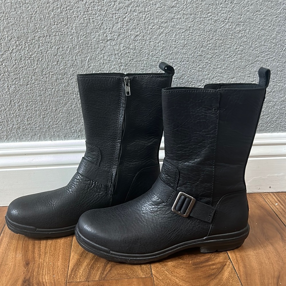 Hapsburg mid UGGS size W10